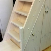 Raumspartreppe mit Einbauschrank