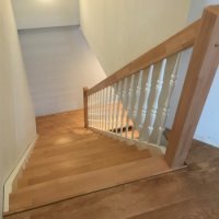 gerade Treppe mit Podest